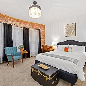 Queen Room Garden View